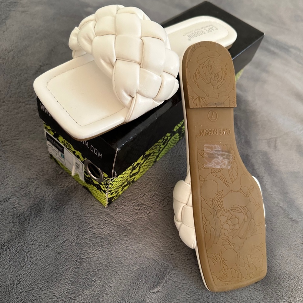 Cape robin white slides
